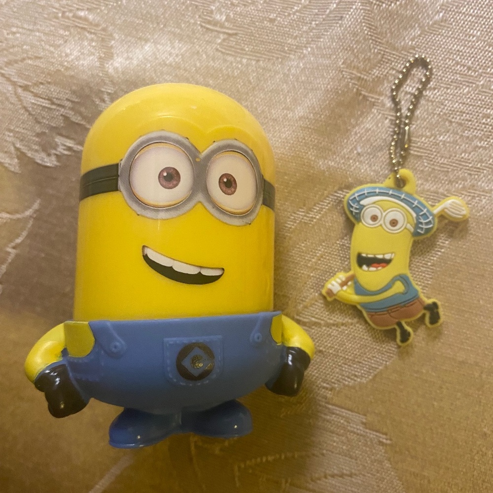 McDonald’s toy Despicable ME4 2024 RON New+Simon+Chain